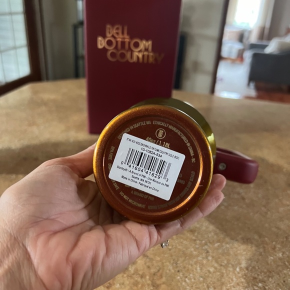 Lainey Wilson Country Gold Stanley - Picture 3 of 3